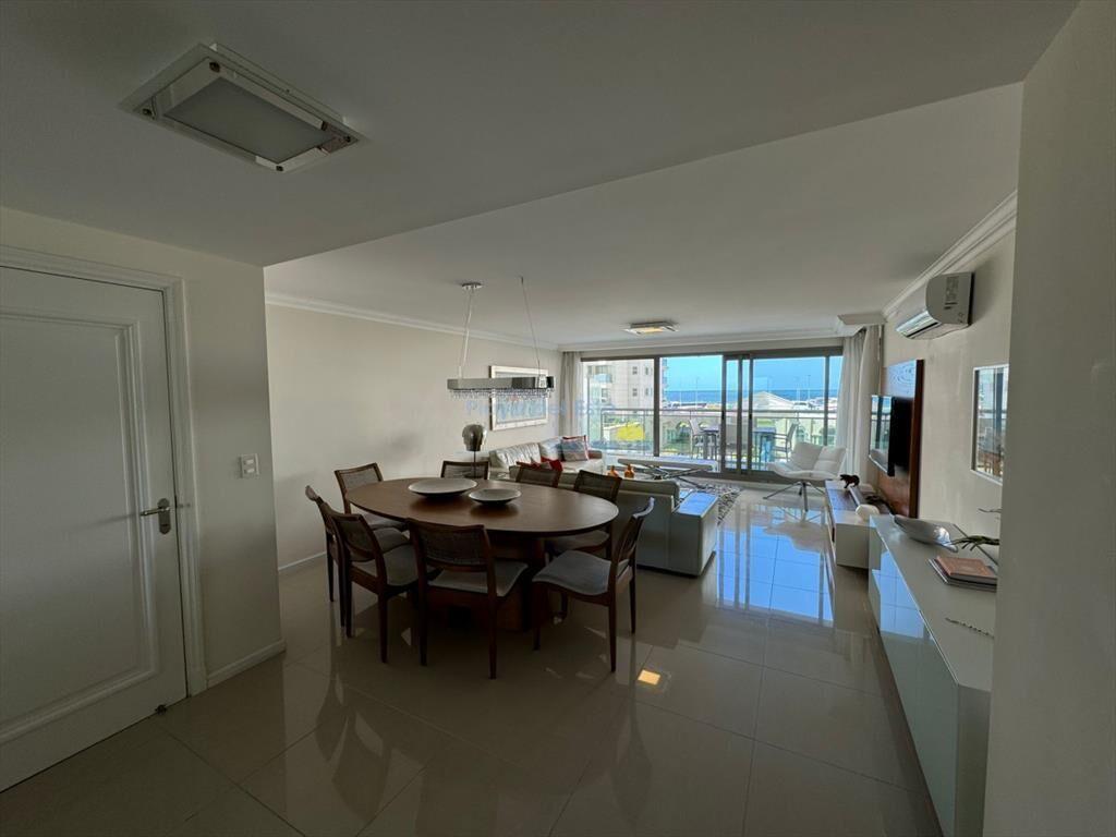 Apartamento en Venta de 3 dormitorios en Punta ,