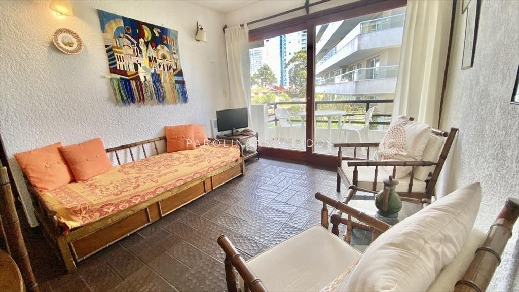 Apartamento en venta a una cuadra del Mar y con Parrillero