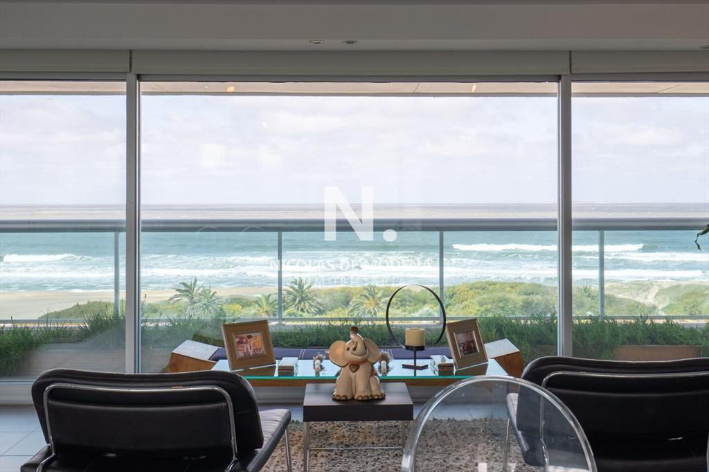 Alquila departamento en Brava, Punta del Este de 4 dormitor