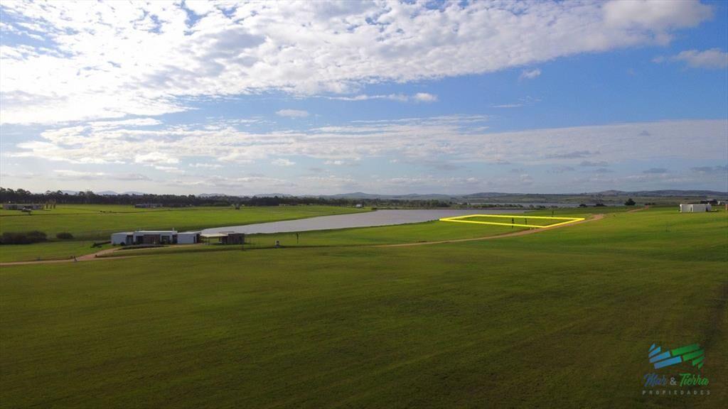 venta de terreno con costa de laguna en laguna de