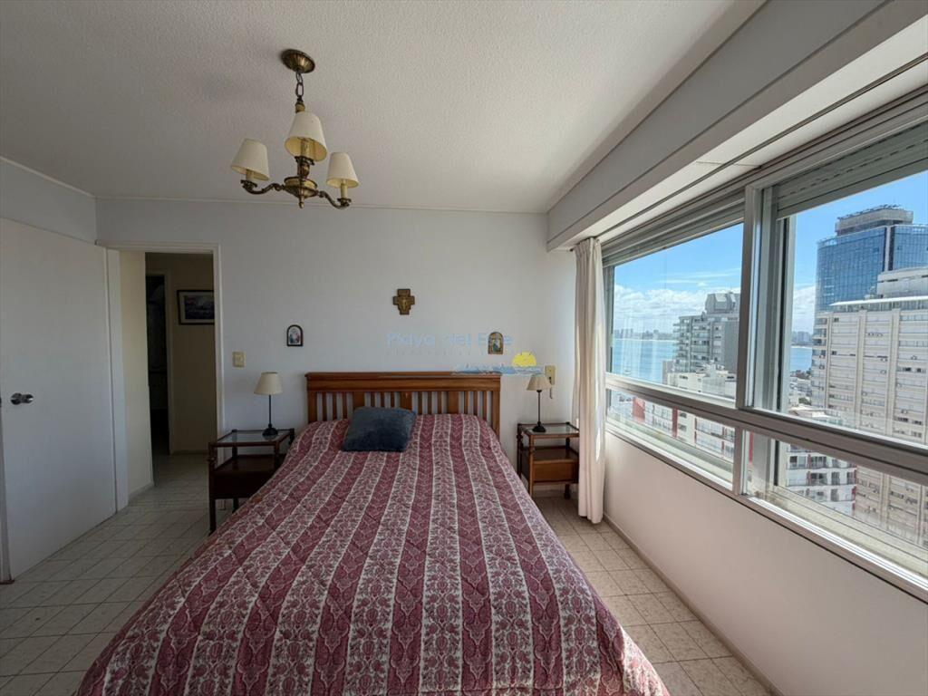 Apartamento en venta de 2 dormitorios y servicio