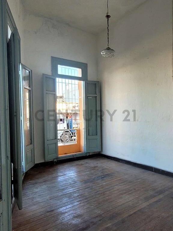 Casa 100m2, 3 dormitorios y altillo, sobre Av en Reducto,...