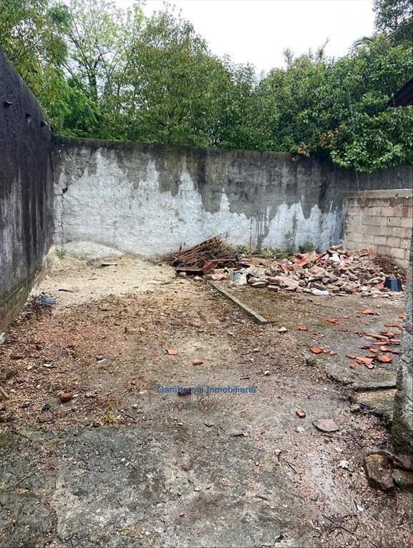 Local con entrada para coche y terreno.