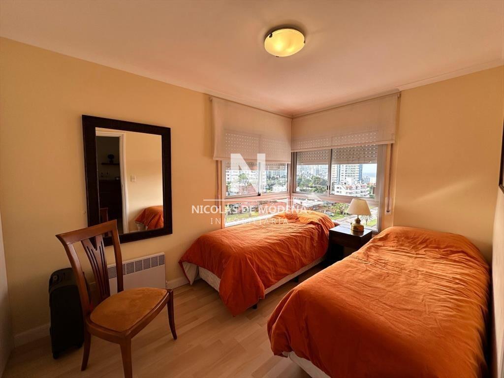 Apartamento de 2 dormitorios y medio en Playa ,