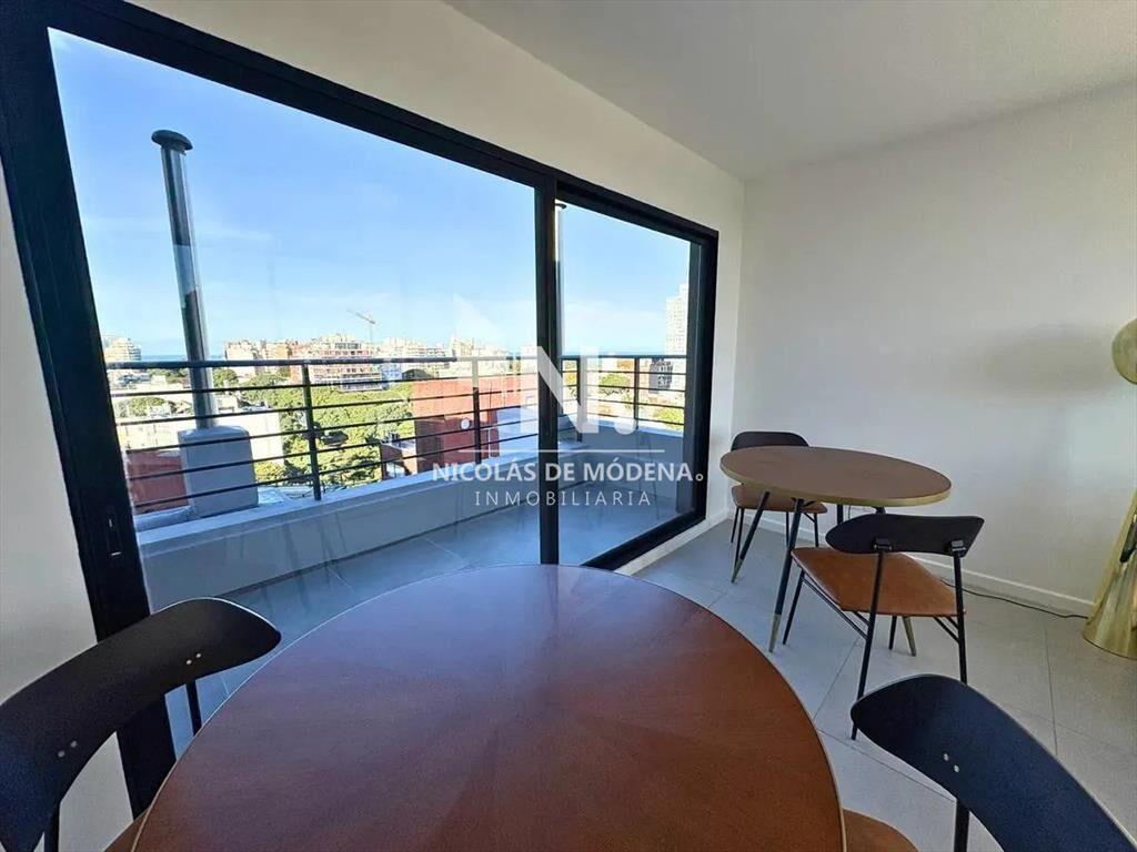 Excelente Apartamento de 1 Dormitorio con Gran Patio a Estr