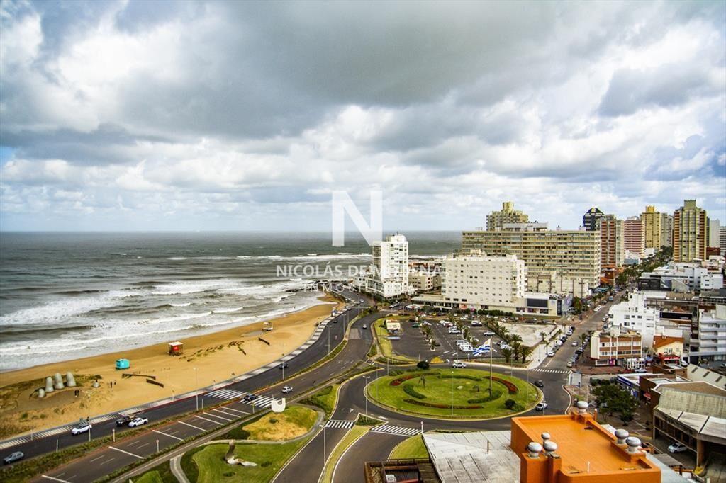Impresionante penthouse frente al mar.  Torre