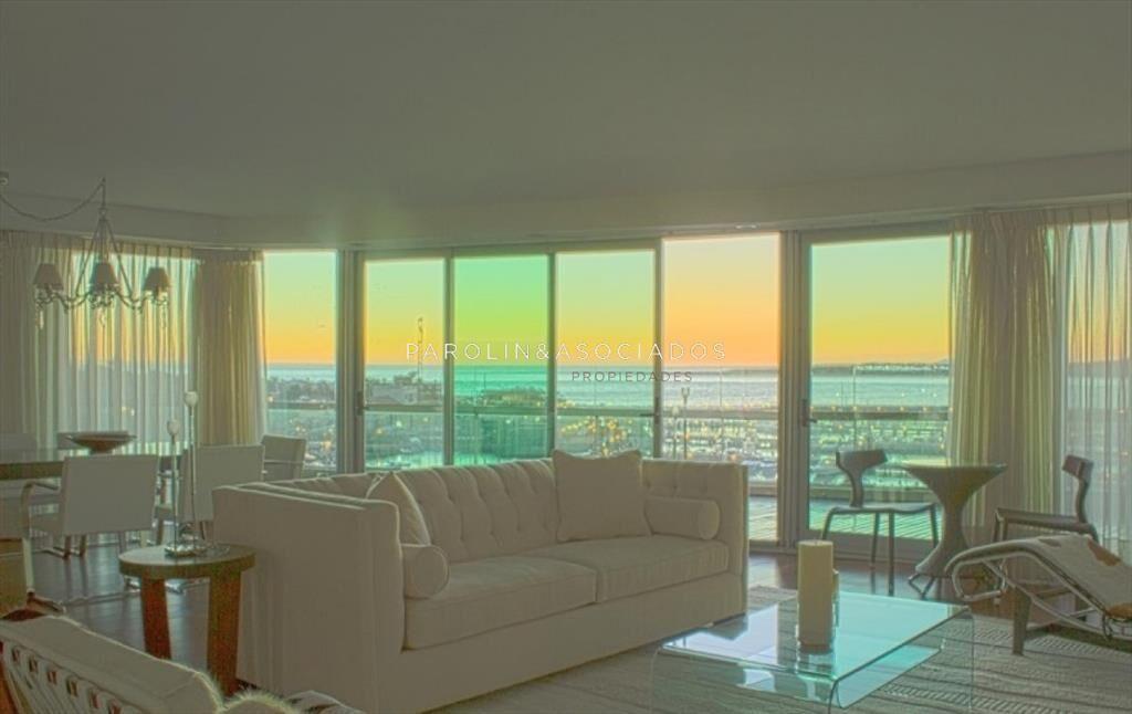 Penthouse de 4 dormitorios en venta en edificio