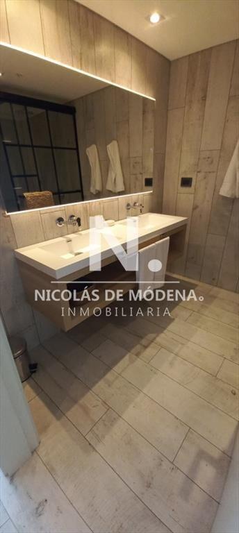 Vende apartamento de 2 dormitorios frente al mar