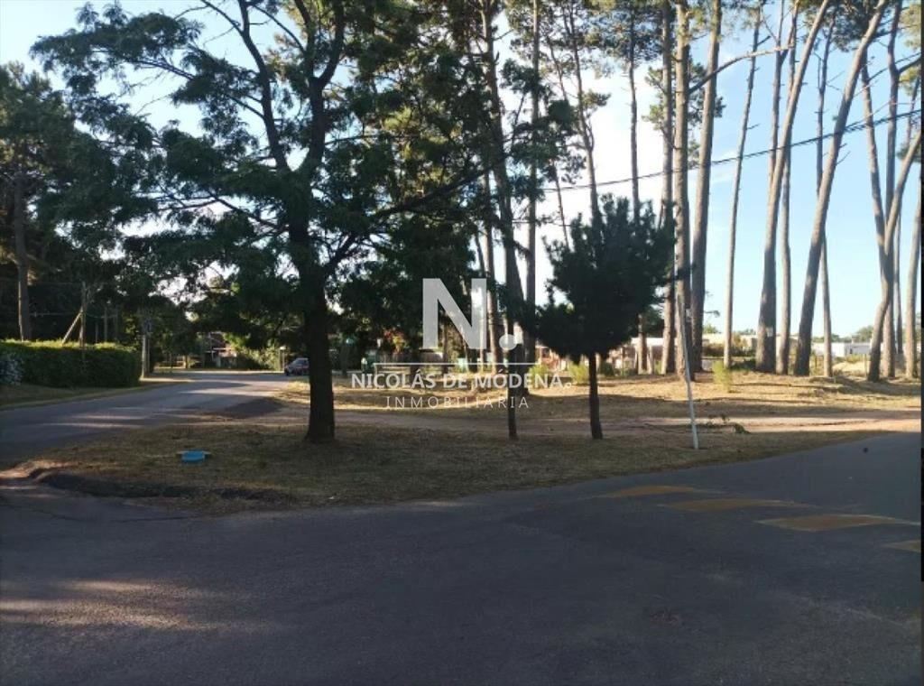 En venta terreno esquinero, en Punta del Este.