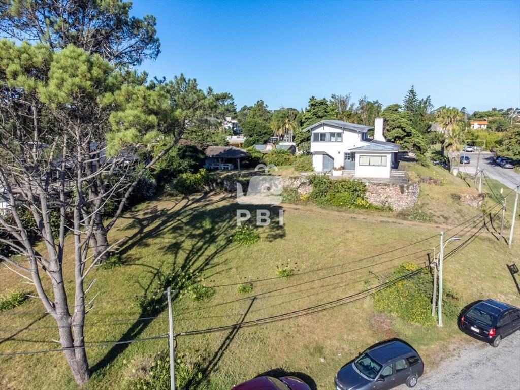 Casa mas lote frente a Laguna del Diario - - :