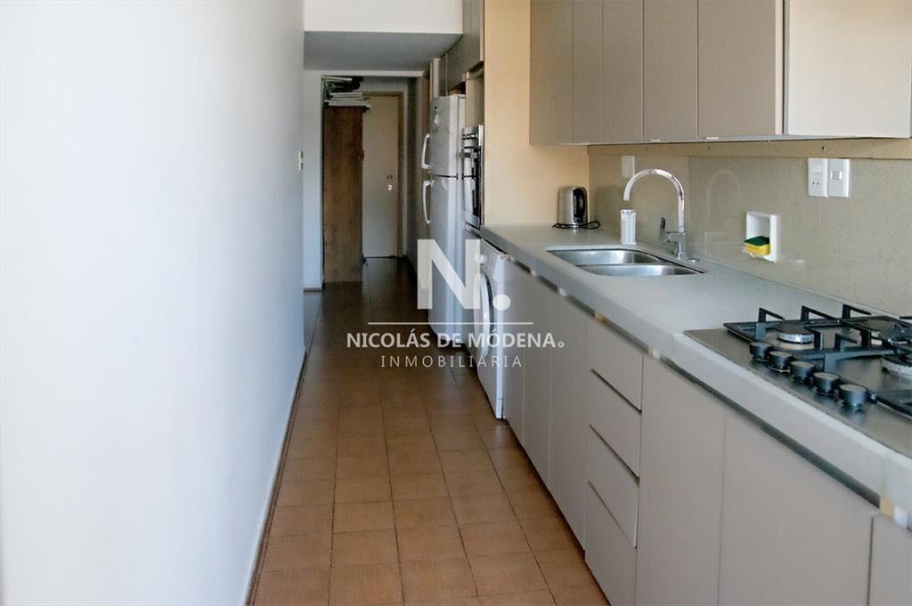 Amplio apartamento en Península, a pasos del mar de 3 dorm