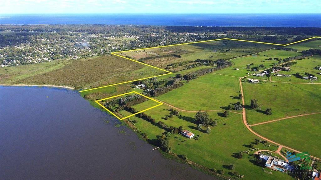 Terreno de mas de 5000 m2 con costa de laguna en