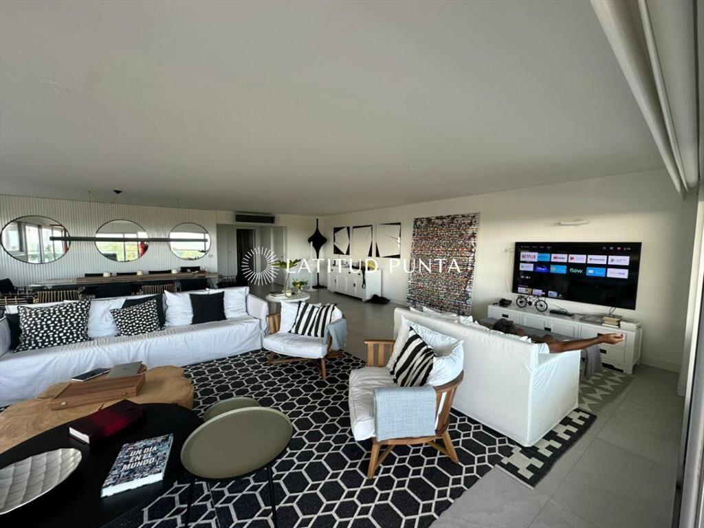 Apartamento en Rincón del Indio, 3 suites más