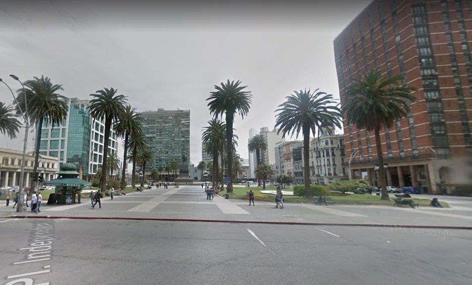 Venta amplio local comercial por calle Andes Centro