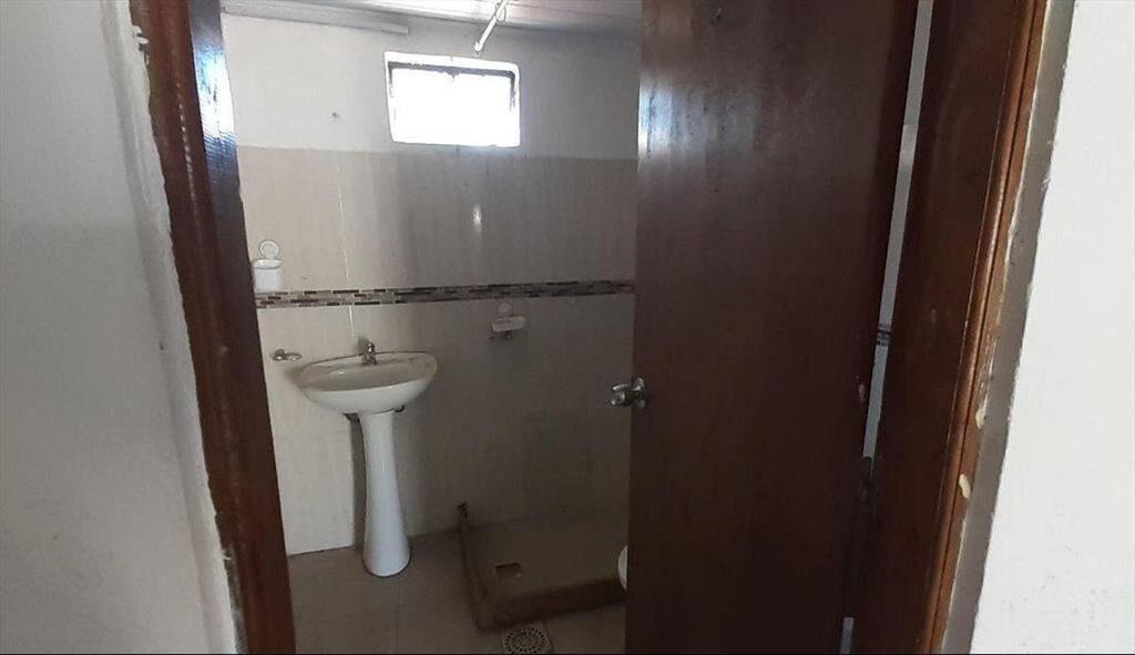 Venta de Casa Reciclada en Salto con Gran Terreno y Excelen