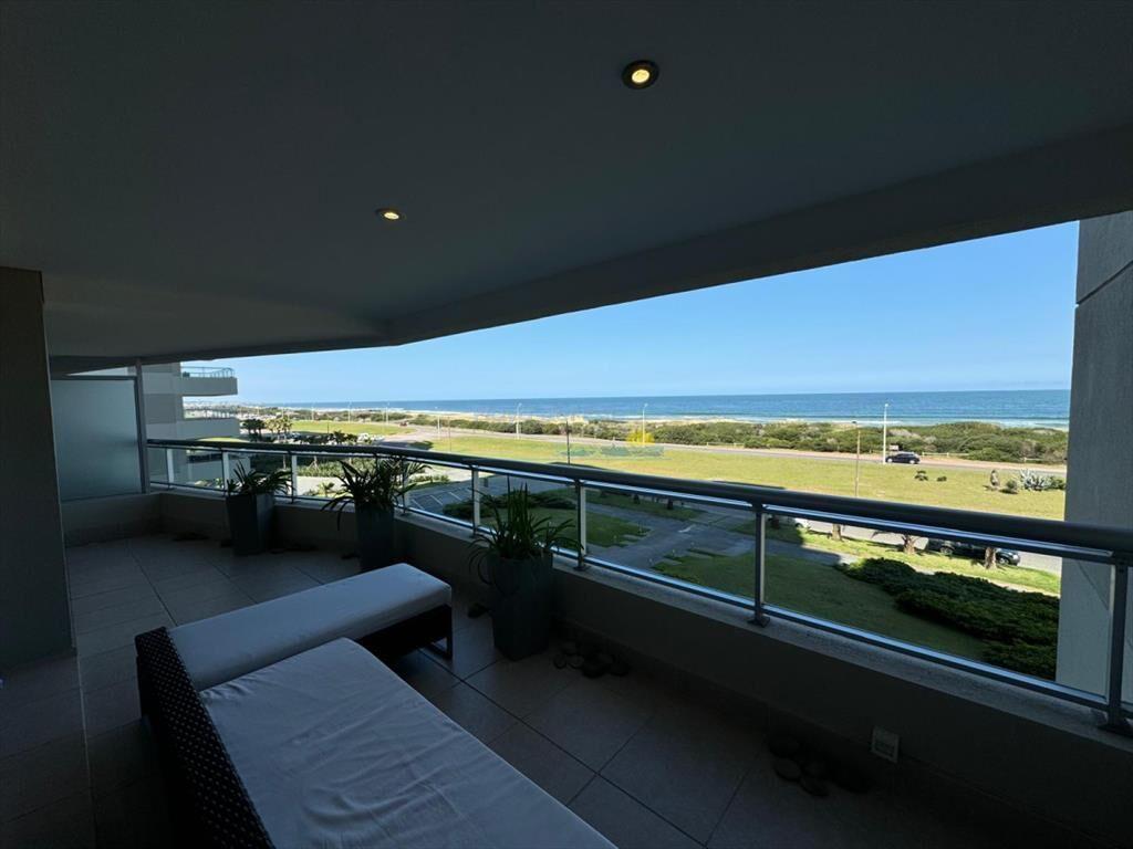 Apartamento en venta de 4 dormitorios en Punta ,