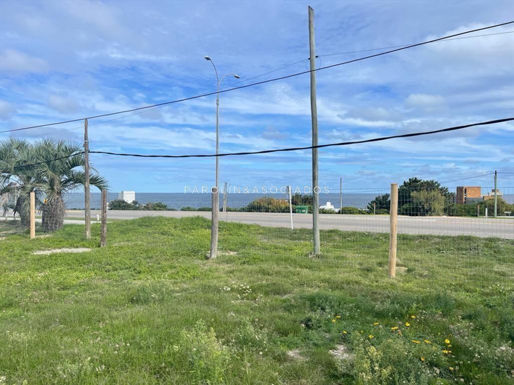 Casa en venta sobre la ruta, frente al mar Punta