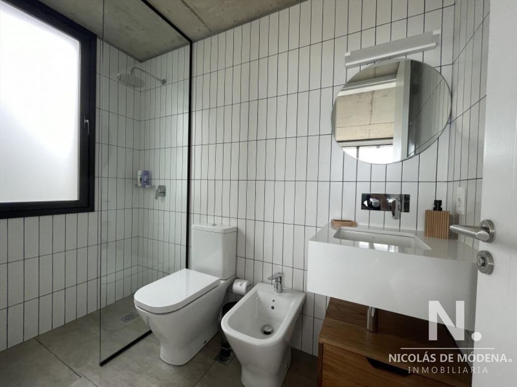 Vende apartamento en Manantiales de 2 dormitorios.