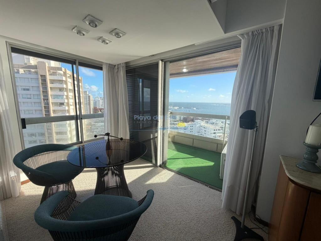Apartamento de 2 dormitorios y servicio en anual