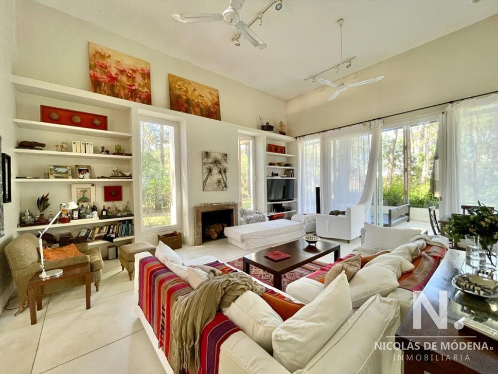 Excelente casa de Cuatro Dormitorios en Laguna Blanca