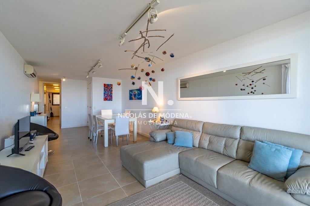 Vende departamento de 2 dormitorios en suites, en