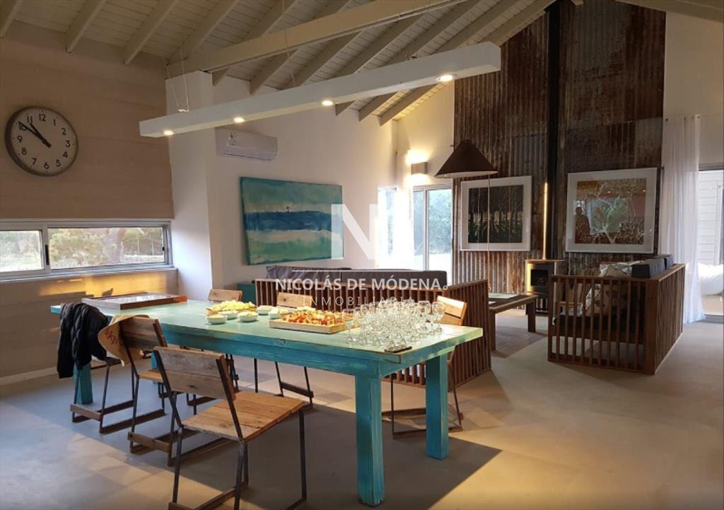 Vende casa de 4 dormitorios en Jose Ignacio en