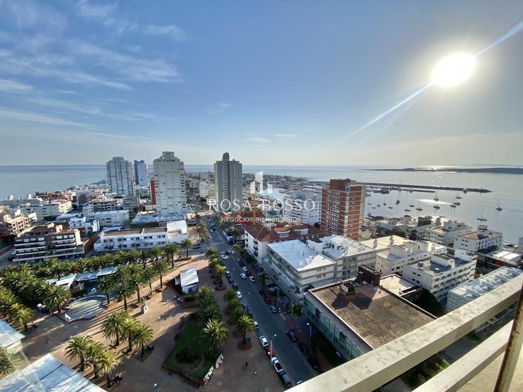 Peninsula en frente a la plaza de los artesanos