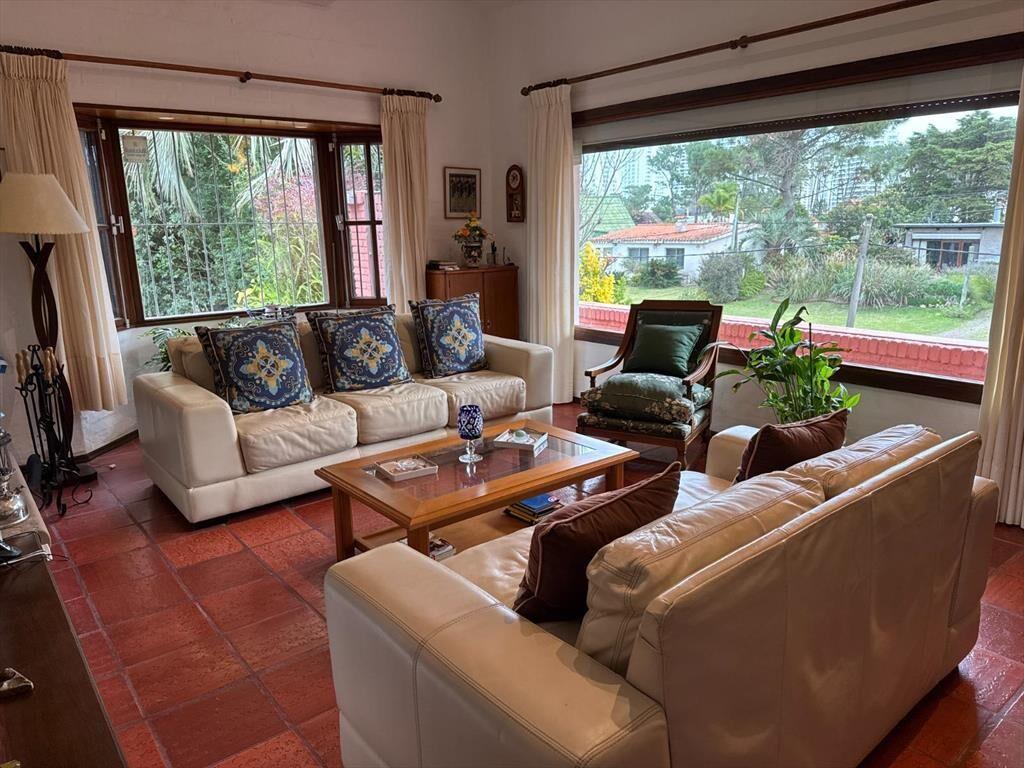 Venta de Hermosa Casa en San Rafael: Gran Jardín, Piscina y