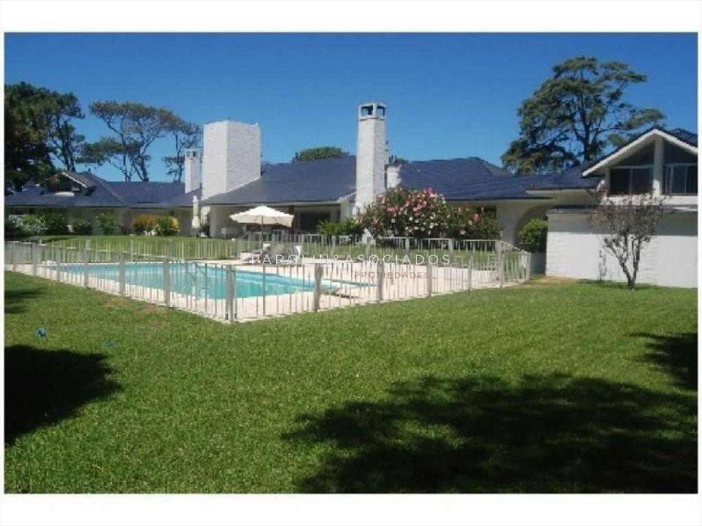 Casa en venta de 4 dormitorios en el Golf, Punta