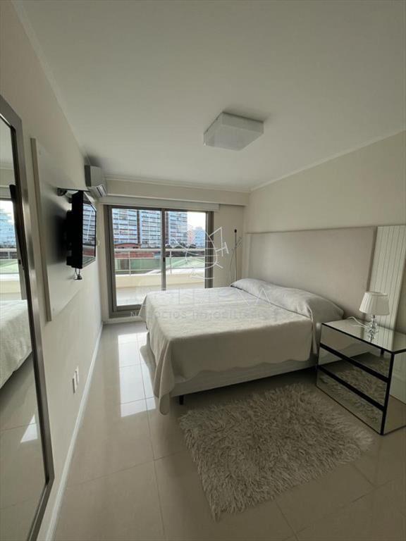 VENTA  Y ALQUILER DE MODERNO APARTAMENTO DE 3 EN