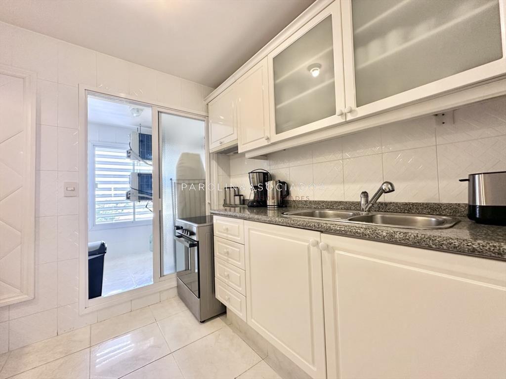 Apartamento en venta de 3 dormitorios en primera fila en Co