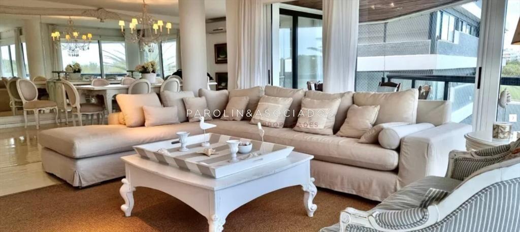 Apartamento en venta en edificio Arenas Blancas,