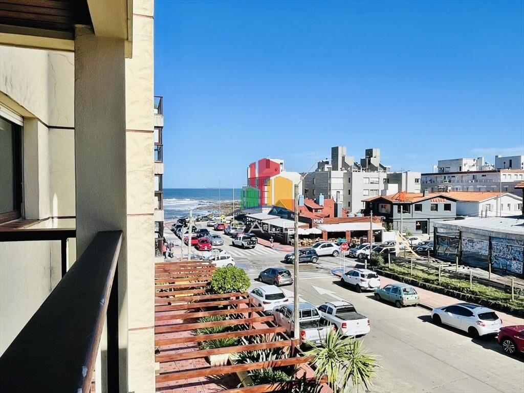 Apartamento de 2 Dormitorios en playa El Emir, -
