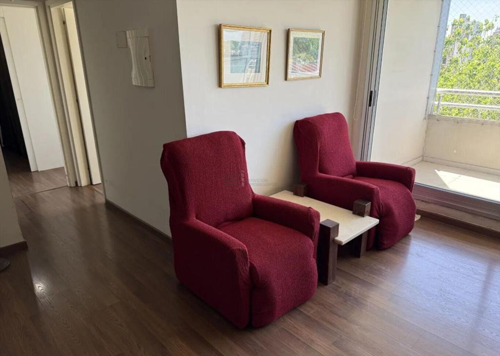 Se vende apartamento de dos dormitorios, dos baños y garage