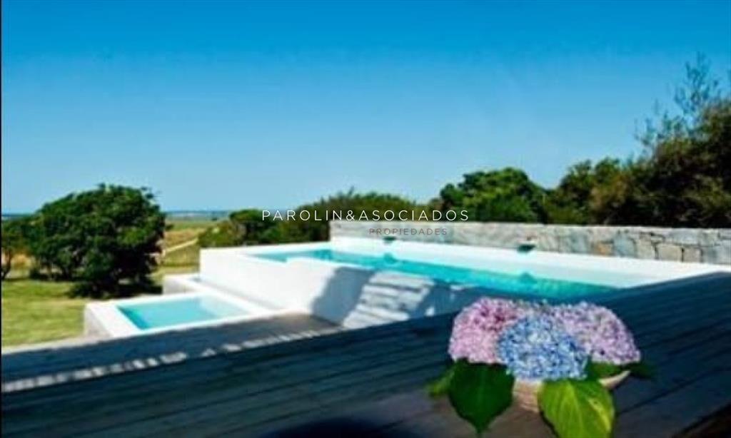 CHACRA EN VENTA DE 4 DORMITORIOS EN JOSE IGNACIO