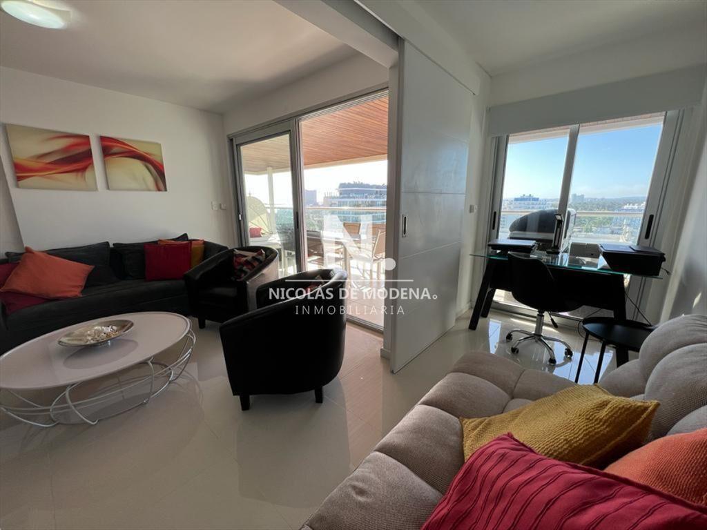 Iluminado departamento en Venta en Punta del Este