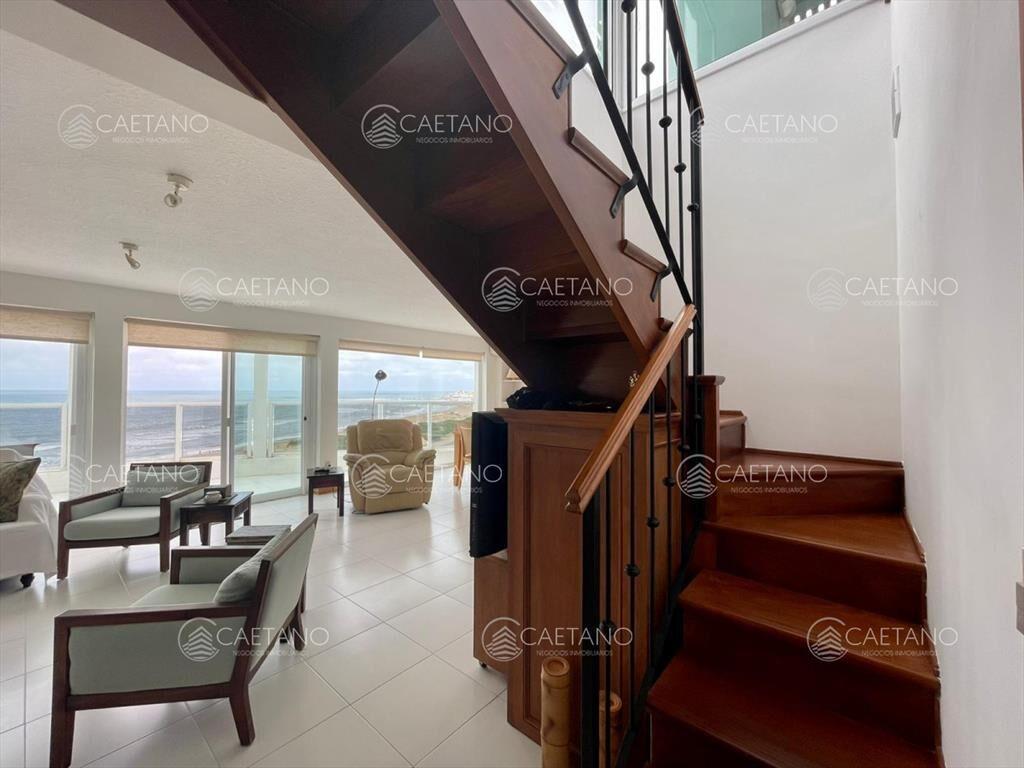 Excepcional penthouse en primera linea de la