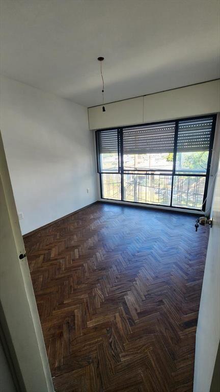 Venta Casa 2 dormitorios con balcón y azotea en excelente z