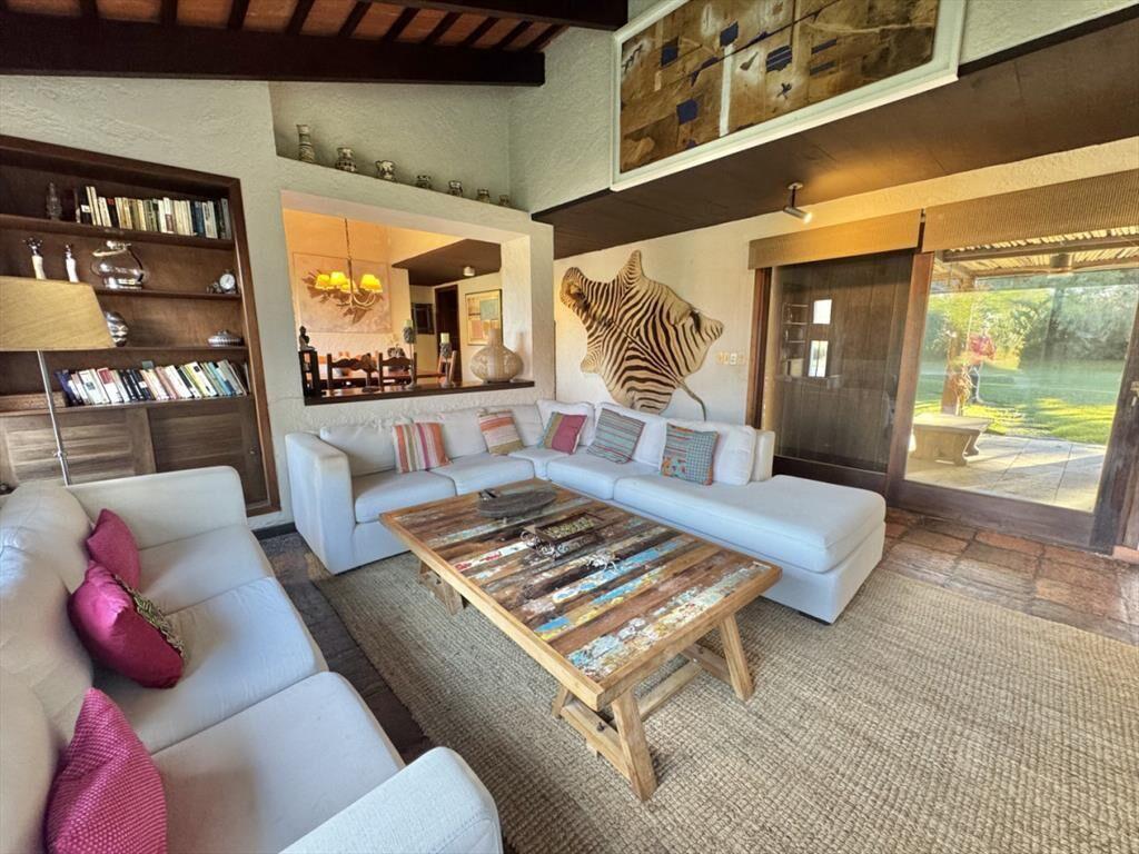 CASA EN VENTA 5 DORMITORIOS - PINARES