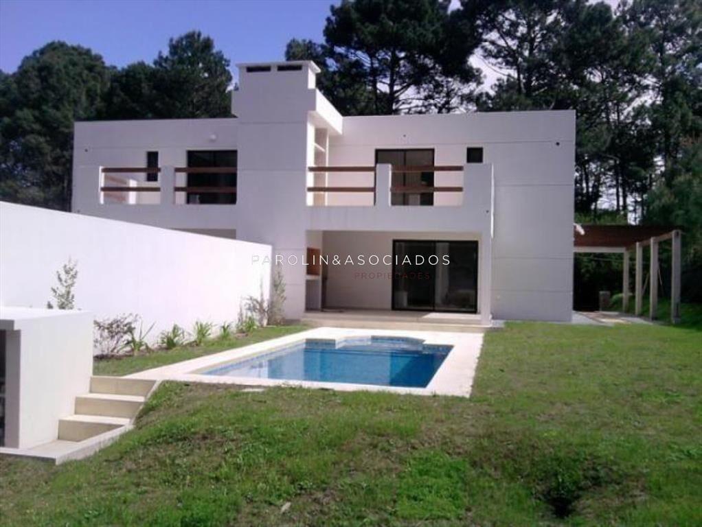 Casa en venta de 4 dormitorios en barrio Club del
