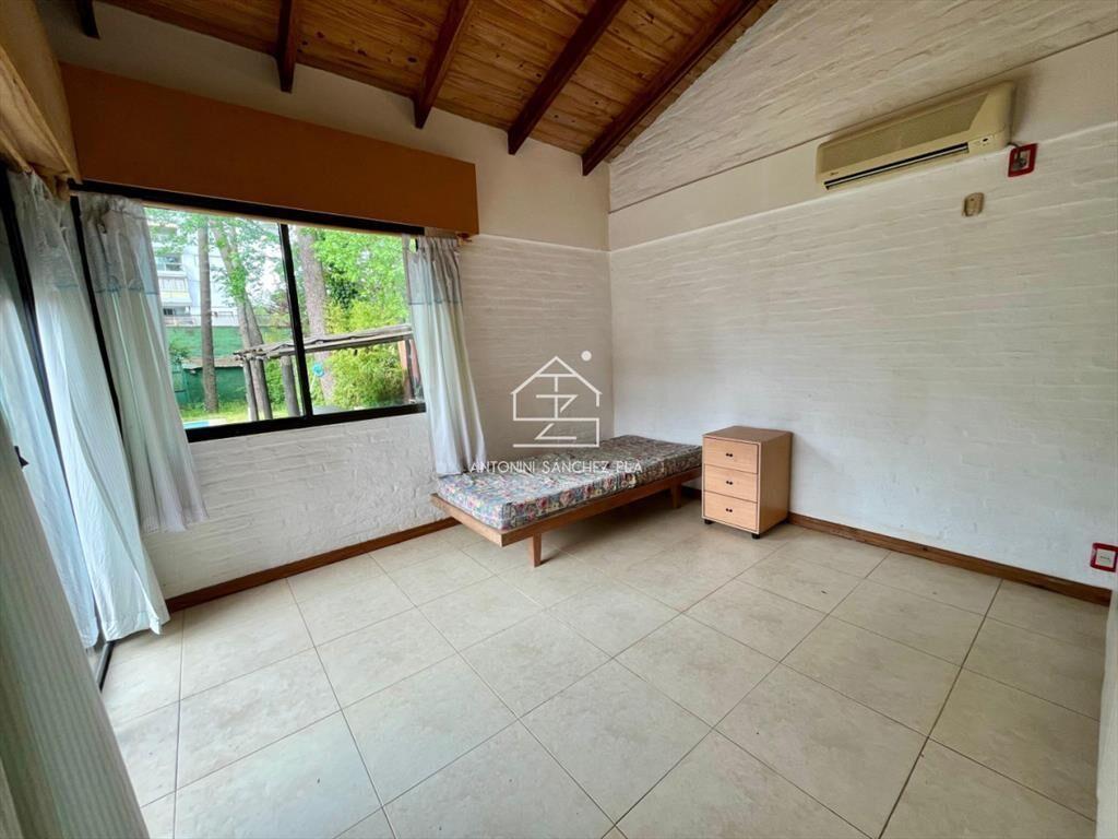 VENTA CASA DE 4 DORMITORIOS PUNTA DEL ESTE