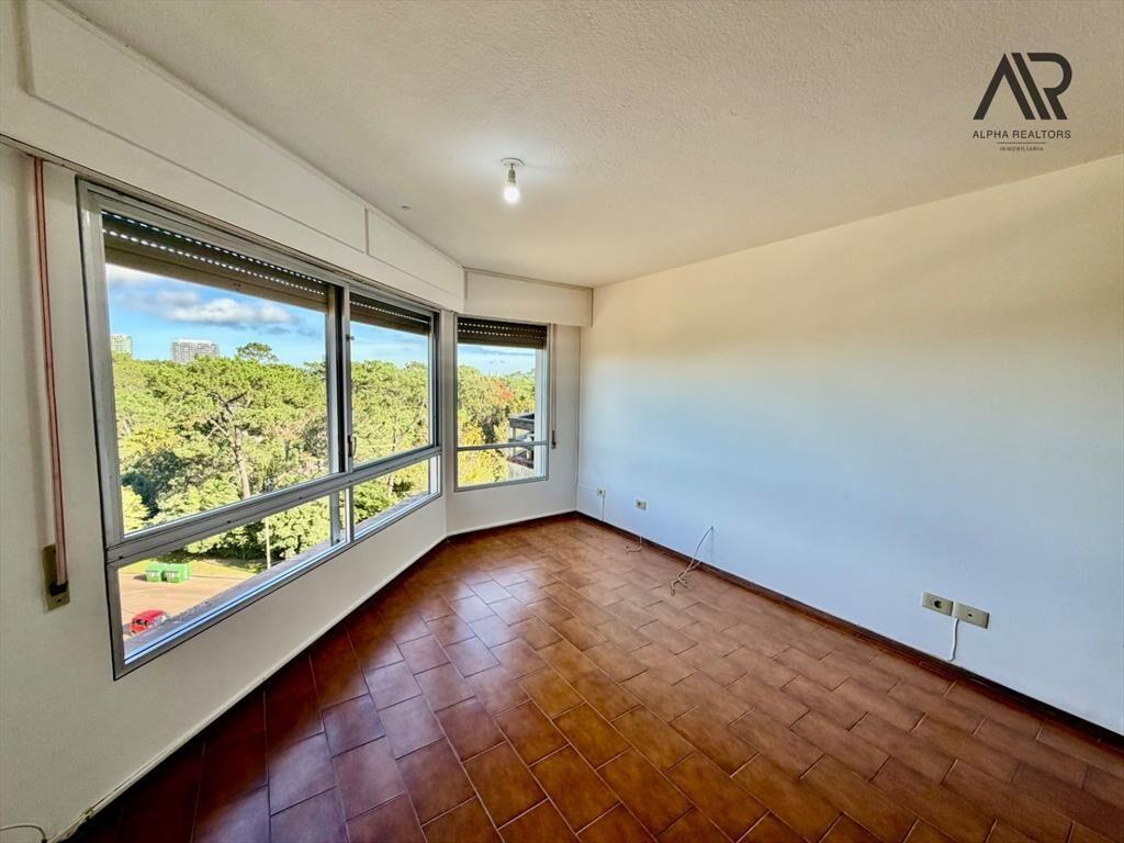 Apartamento en venta c/ cochera en Nuevo Cantegril