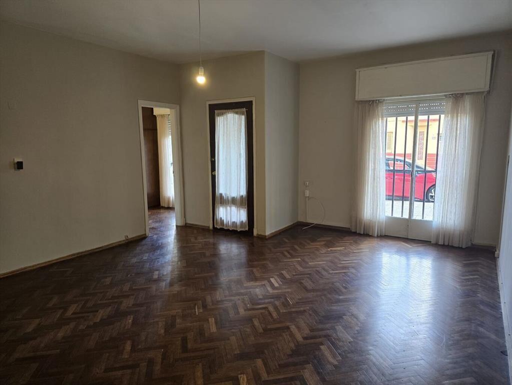 Gran ubicación de Pocitos, apto. tipo casa, excelente estad