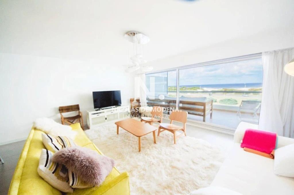 Departamento de 2 dormitorios y servicio en venta