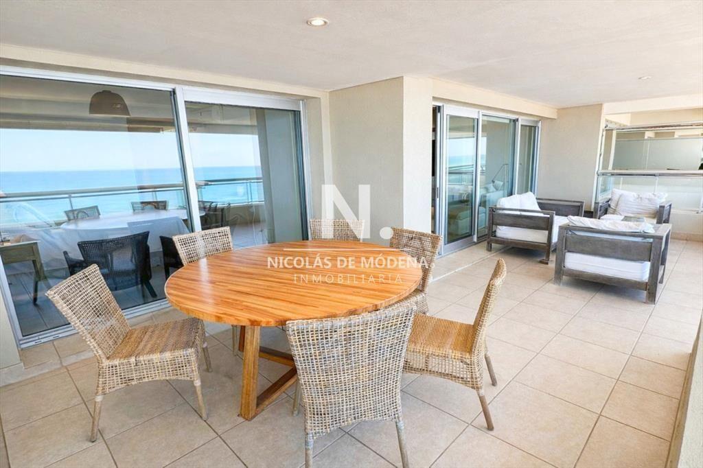 Apartamento de 3 dormitorios en venta en Playa