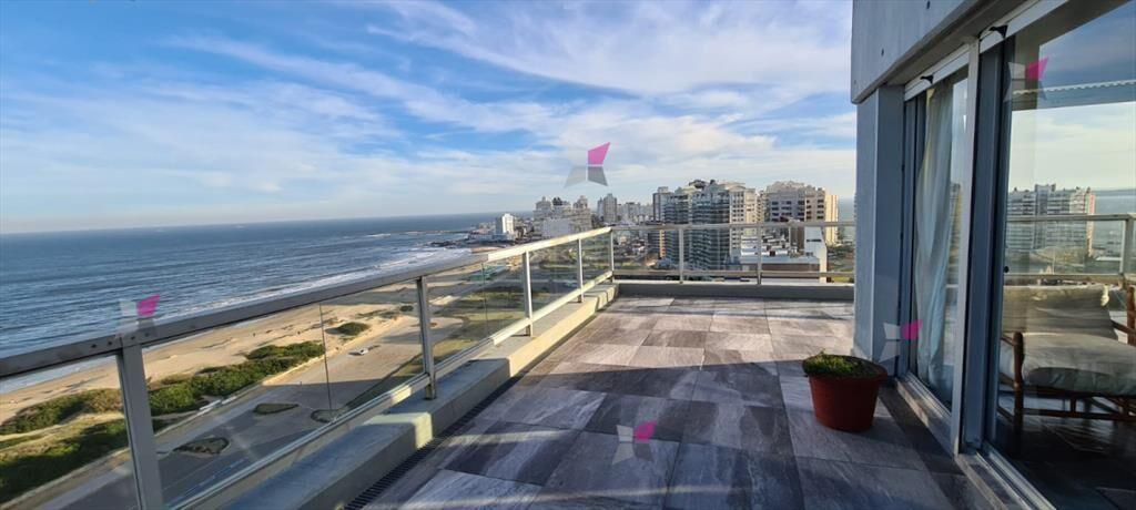 VENTA DE APARTAMENTO DE 2 DORMITORIOS FRENTE AL MAR EN BRAV