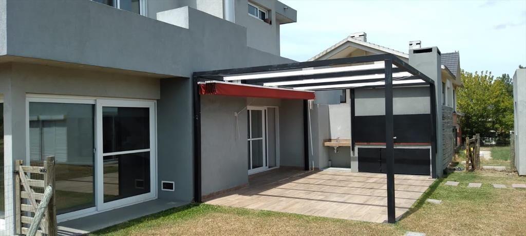 Hermosa Casa Con Gran Terreno En Barrio Privado Carmel