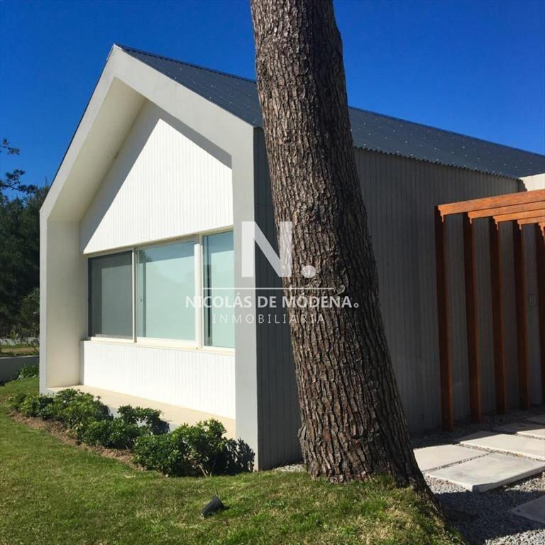 Hermosa casa en venta en JosÃ© Ignacio de 5 dormitorios