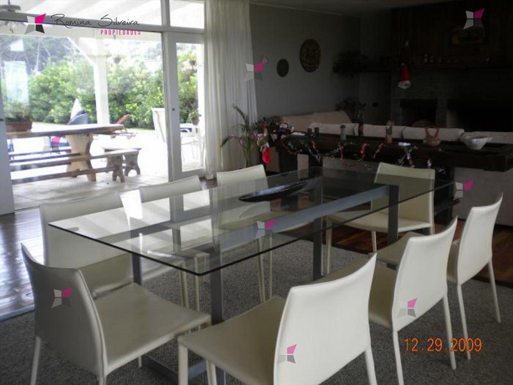 VENTA DE CASA DE 4 DORMITORIOS FRENTE AL MAR EN