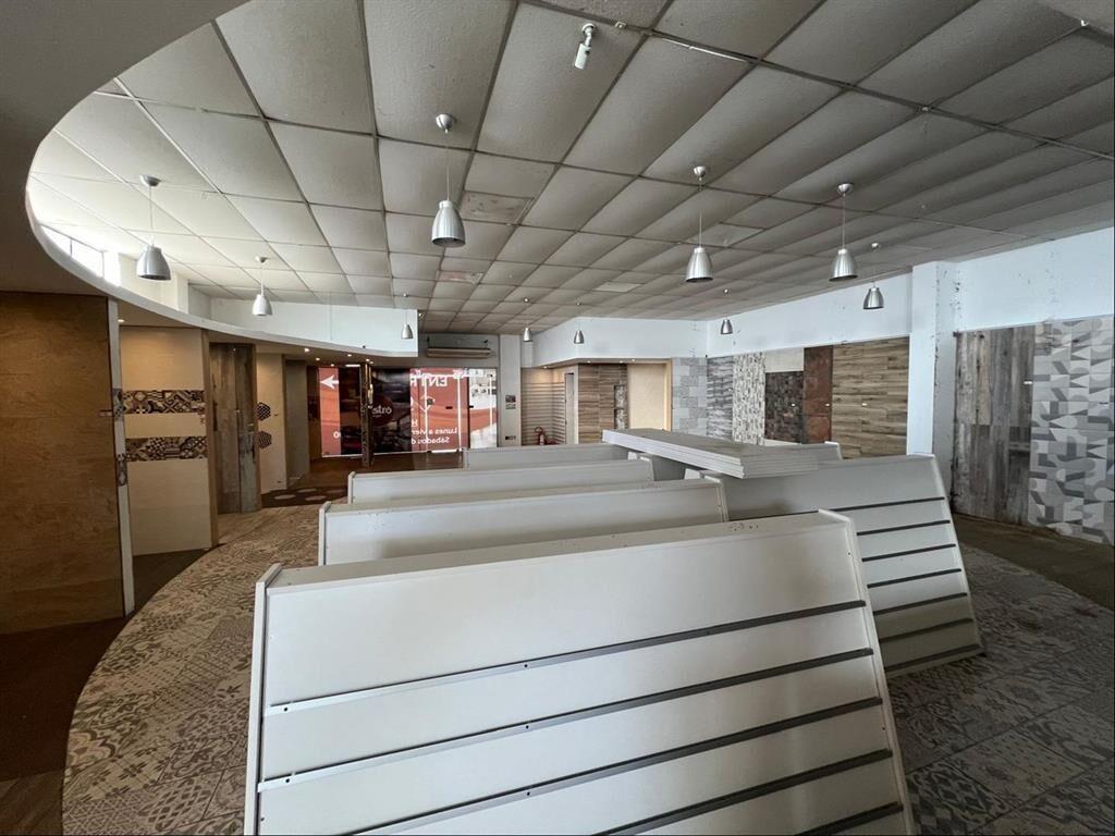 Alquiler local de 5650m2 en Maroñas